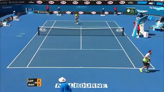 Un ramasseur de balles s'en reçoit une dans les parties à 196km/h