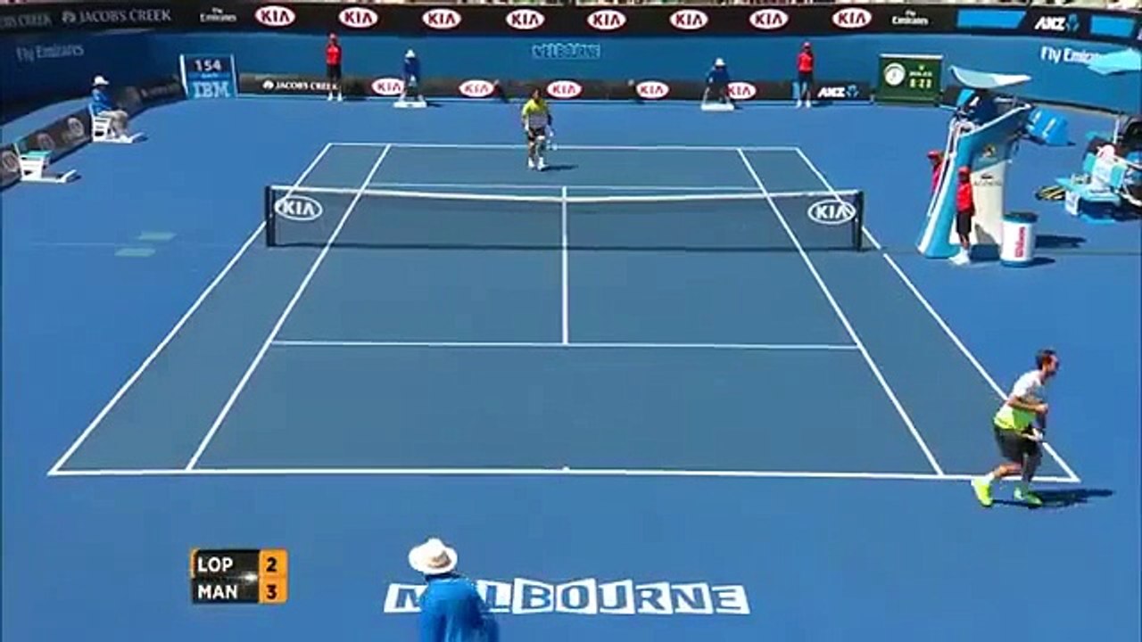 Un ramasseur de balles s'en reçoit une dans les parties à 196km/h