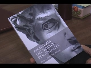 Скачать видео: Napoli - Capire la personalità guardando il volto, il libro del professor Valentino (22.01.15)