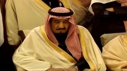 Kral Abdülaziz'in Cenaze Namazı İmam Turki Bin Abdülaziz Camii'nde Kılındı