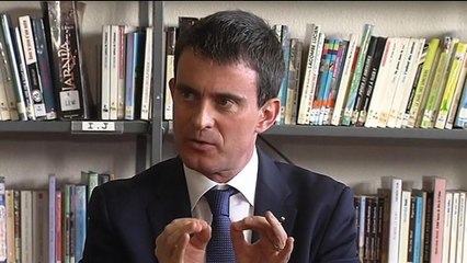 Une collégienne interpelle Valls au sujet de Dieudonné