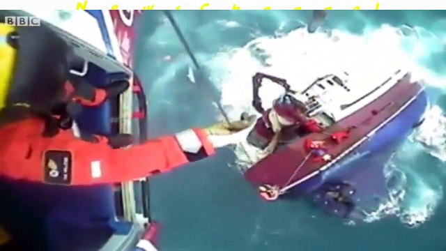 5 pêcheurs sauvés de justesse avant le naufrage de le bâteau