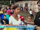 Agua estancada en el Bloque 21 de Flor de Bastión en Guayaquil