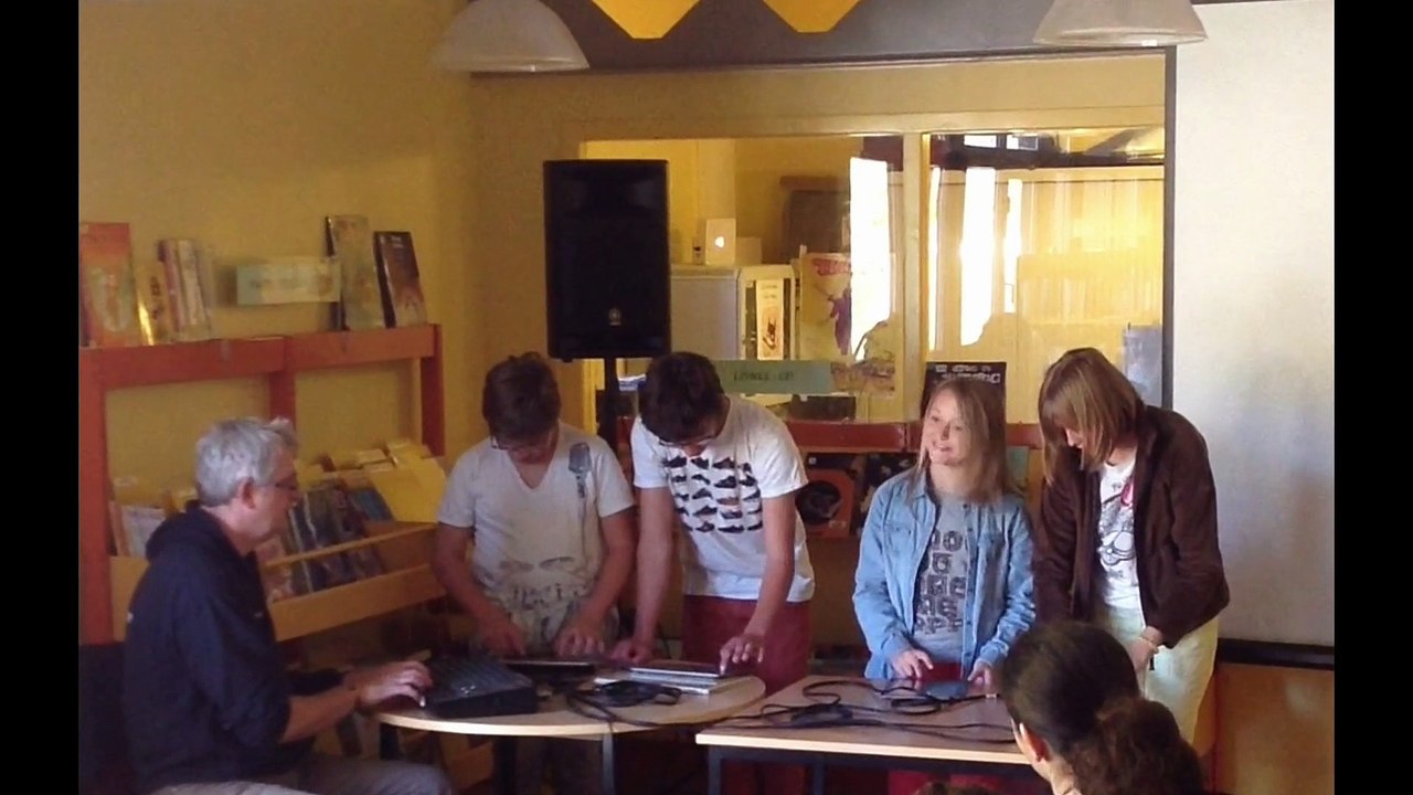 Improvisation collective sur tablette en bibliothèque. Concert à la bibliothèque d'Ax-les-thermes le 25/10/2014