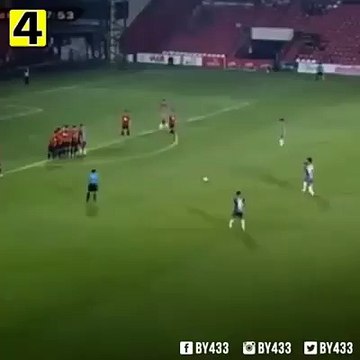 Um novo jeito de rolar a bola em cobrança de falta de dois toques