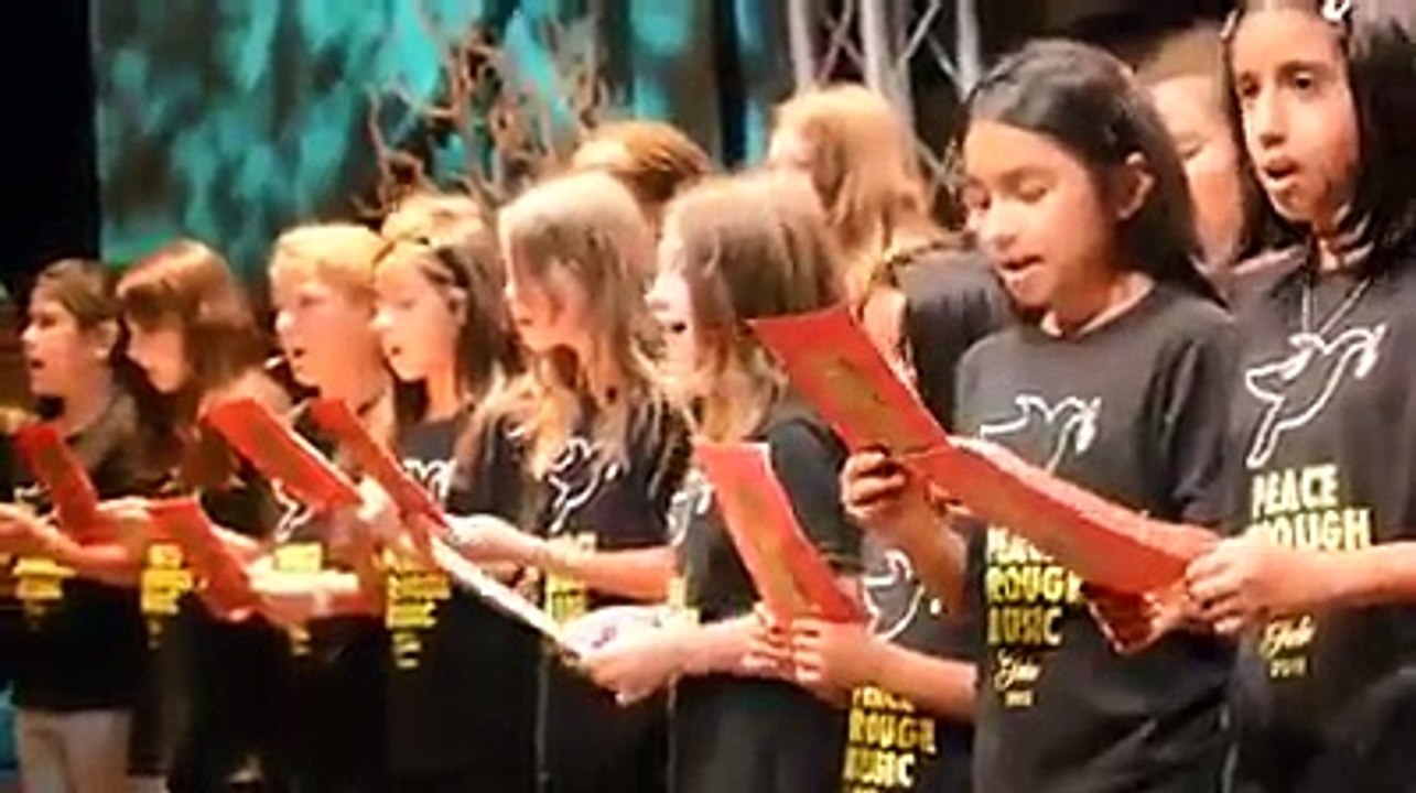 American kids sing kalam e Iqbal