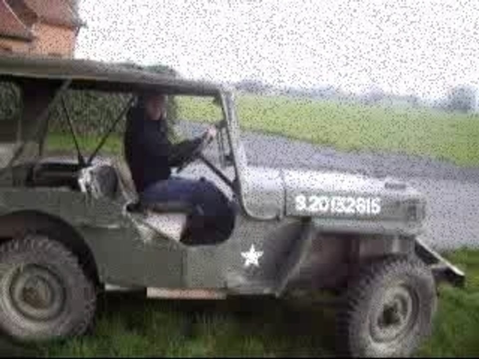 Jeep willys dans la boue