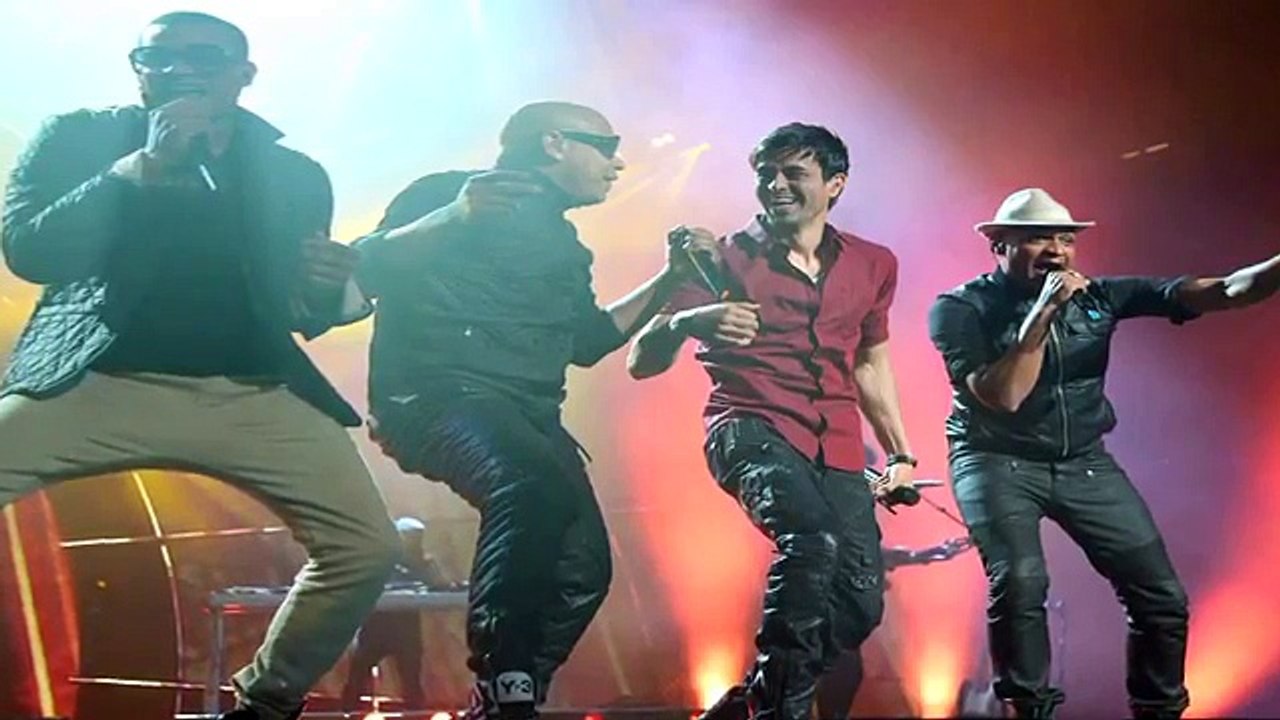 Enrique Iglesias Performs $exy Medley At MTV EMA 2014