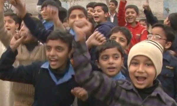 Lahore: School reopen after students protest