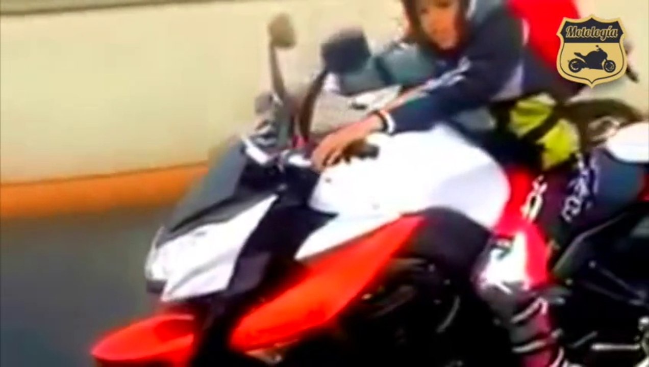 Niño de 7 años conduciendo una Z1000