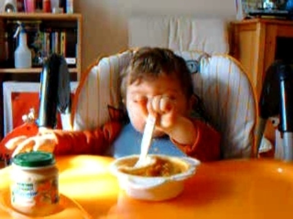 Flo mange comme les grands...