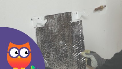Comment poser un film réfléchissant derrière un radiateur (Ooreka.fr)