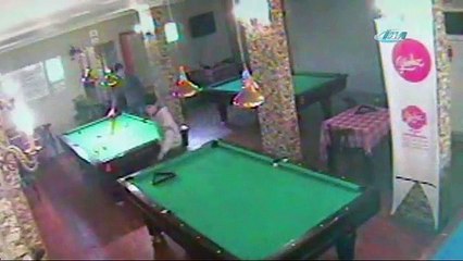 İstanbul’da da hissedilen deprem anı kamerada