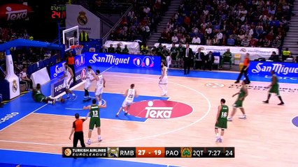 Gist's high-flying hammer dunk