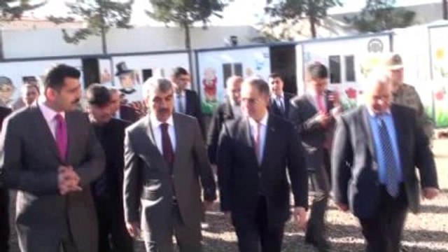 Suriyeli Yetim Öğrencilerin Karne Sevinci