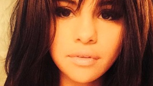 Selena Gomez SHORT NEW Haircut | New Instagram Selfie