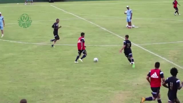Olé! Dudu mostra habilidade e faz fila no treino do Palmeiras