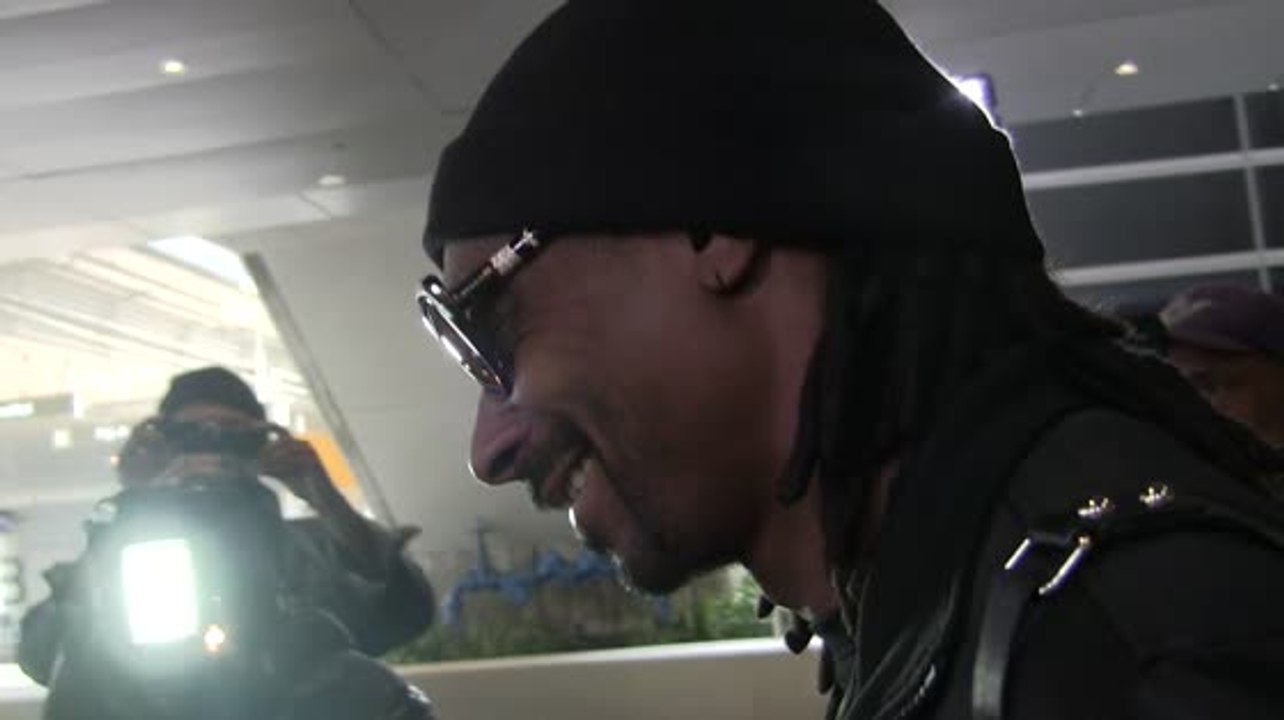 Photographer Asks If He Can Hotbox With Snoop Dogg