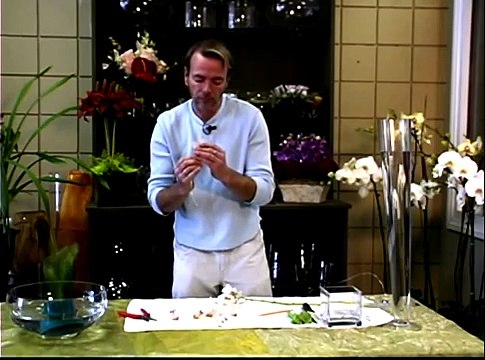 How to Make a Wedding Flower Arrangement - Tips for Using Wire in Floral Arrangements