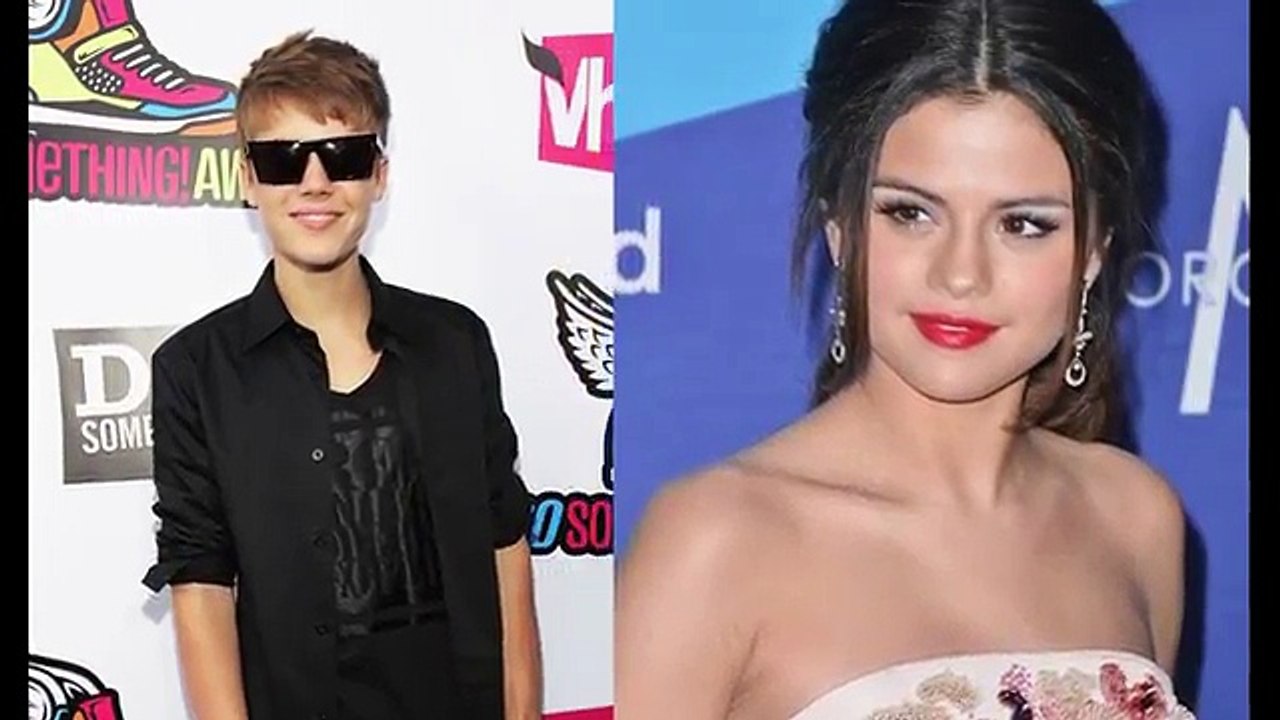 Selena Gomez  And Justin Bieber Kissing PDA In Theatre!