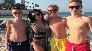 Selena Gomez Hot Swimsuit Body In Dubai 2015