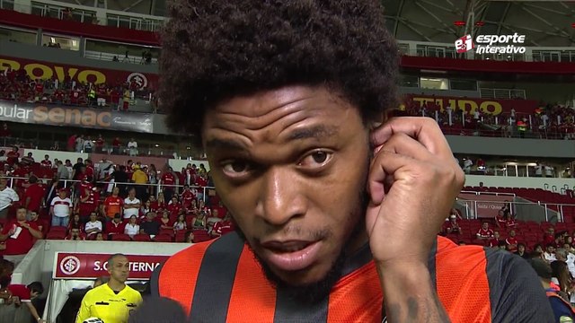 Luiz Adriano fala sobre o carinho da torcida do Inter, seu ex-clube