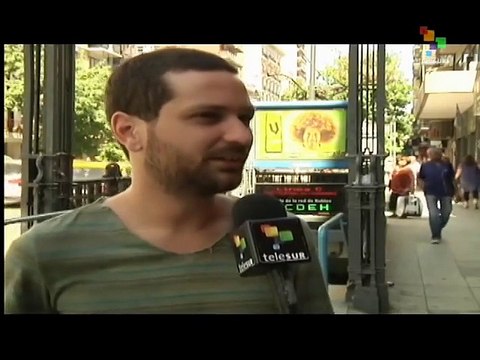 Buenos Aires artists fight for right to practice their profession