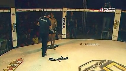 Em interrupção polêmica, Naja vence Jefferson Spider no LFC 14