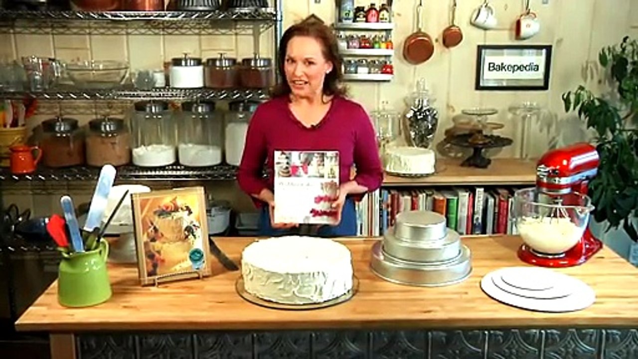 How to Make a Simple, Homemade Wedding Cake : Sweet Delights