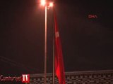 Taksim'deki dev Türk bayrağı yarıya indirildi