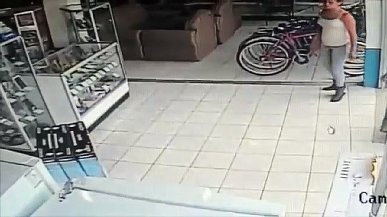 How Women Steal From Shop Impressive robbery Video