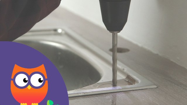 Comment percer un évier (Ooreka.fr)