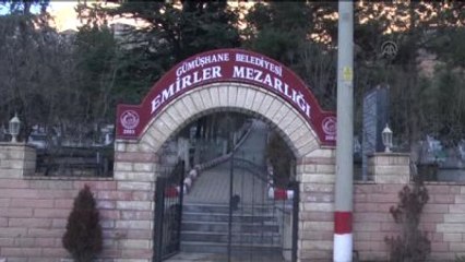 Gümüşhane'de Su Borusu Patlayan Mezarlıkta Buz Kütlesi Oluştu