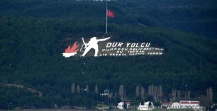 Tek Bayrak Hariç, Türkiye'de Tüm Bayraklar Yarıya İndirildi