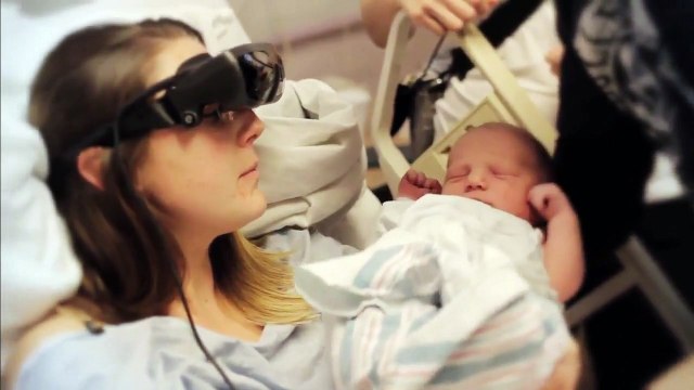 Une maman aveugle voit son fils pour la première fois