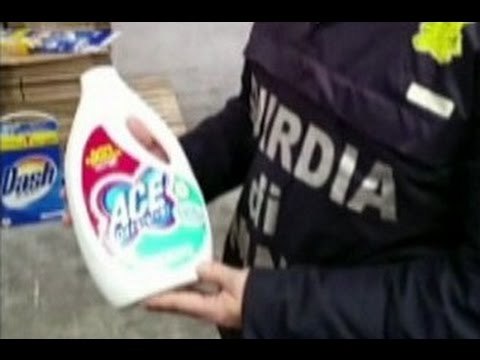 Cercola (NA) - Scoperta fabbrica di detersivi contraffatti (23.01.15)