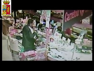 Belluno - Paga consumazione all'autogrill e ruba portafoglio dimenticato (23.01.15)