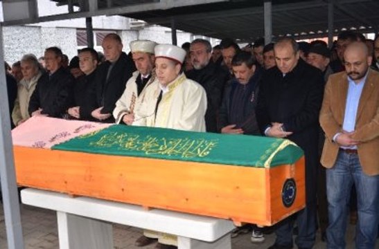 Trafik Kazasında Ölen Duygu'nun Cenaze Namazını Öğretmeni Kıldırdı