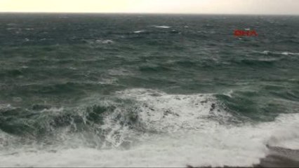 Antalya'da Fırtına Hayatı Olumsuz Etkiledi