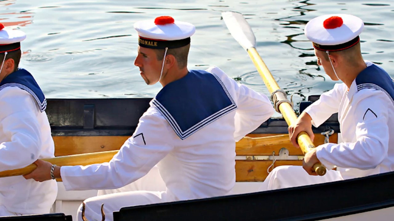 TOUCHER LE POMPON ROUGE D'UN MARIN PORTE BONHEUR