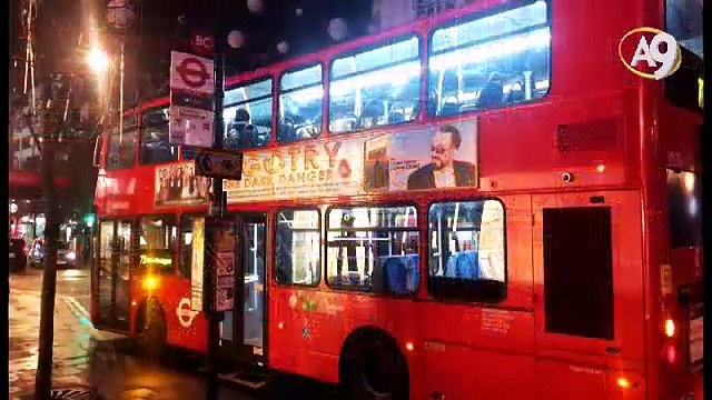 Les affiches du livre La Bigoterie Le Danger Obscur de M. Adnan Oktar sur les autobus de Londres