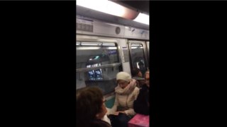 Un conducteur de métro parisien chante sur la ligne 6 : Dogedog.fr