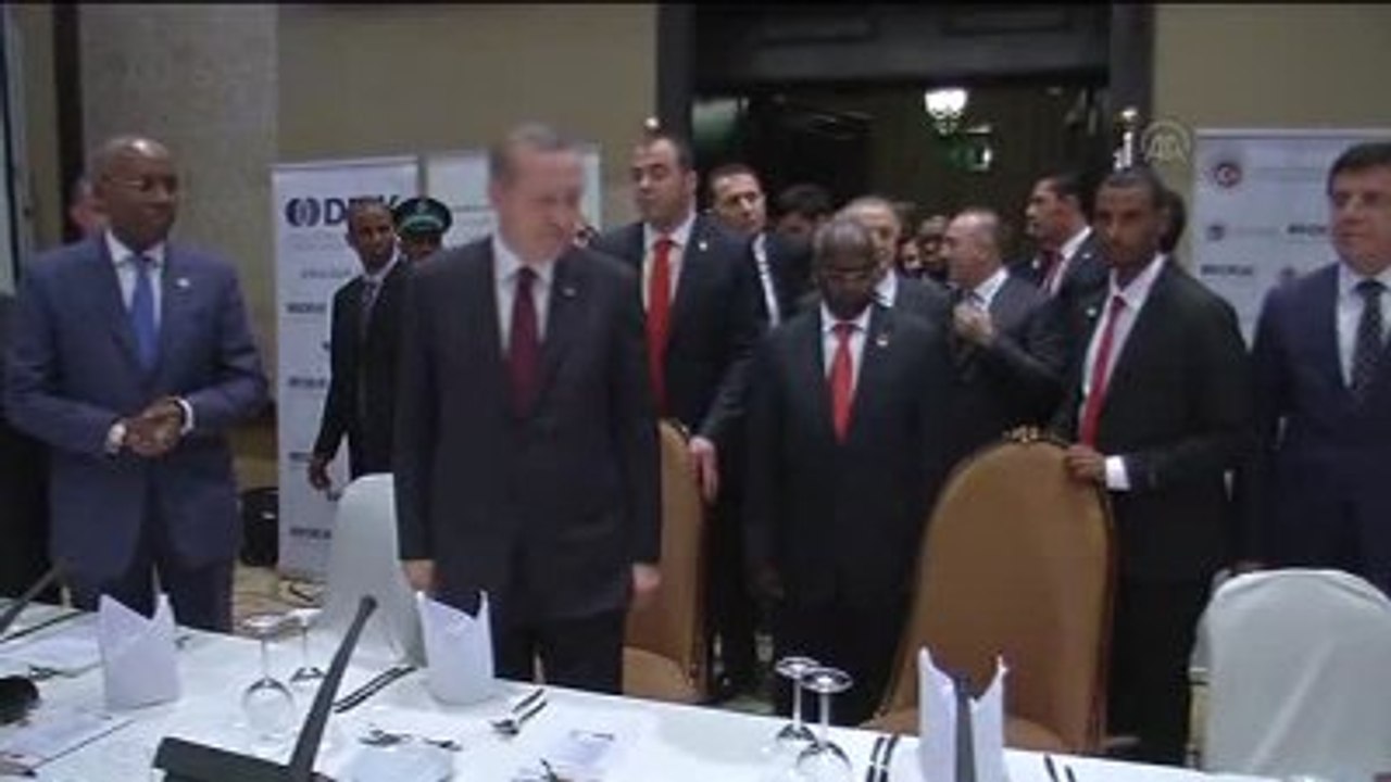 Cumhurbaşkanı Erdoğan, "Emine" ve "Erdoğan" İsimli Çocukları Sevdi