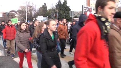Kosova'da Olaylı Protesto
