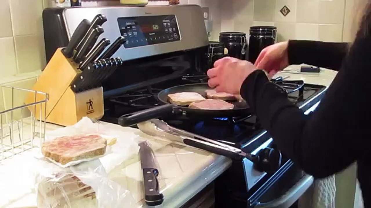 Eating Expired Burger (Prank) - PRANKVSPRANK