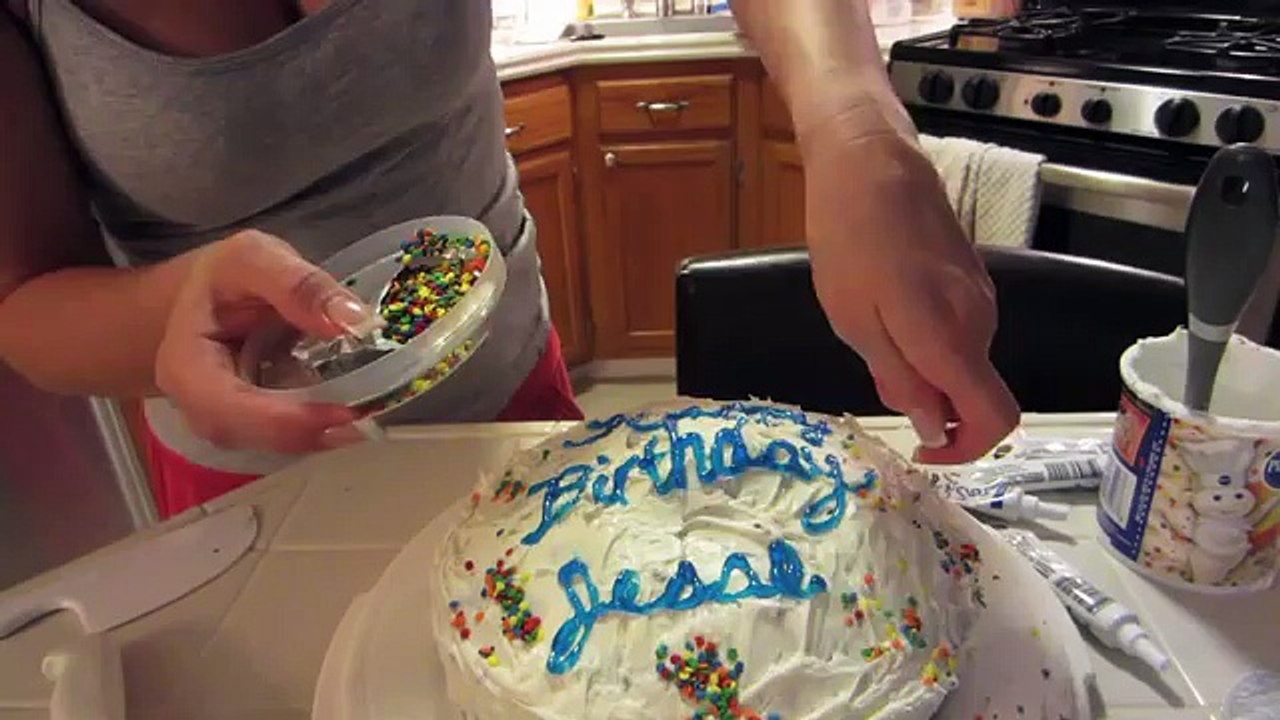 BALLOON CAKE PRANK