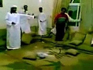 Funny Video #0007 _ An Arab brings a Lion to a party _
