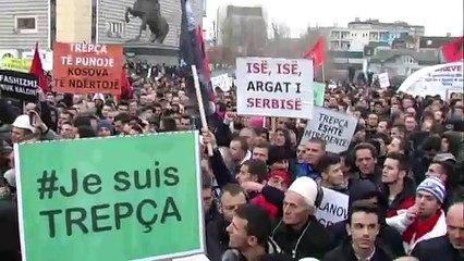 Başbakanlık binasına saldırdılar