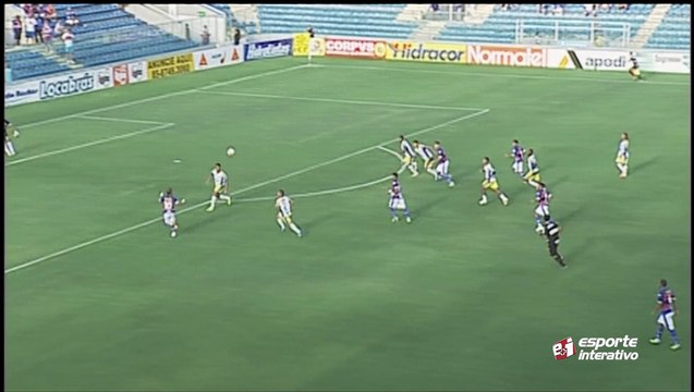 Quase, Fortaleza! Maranhão chuta com firmeza e bola explode no travessão