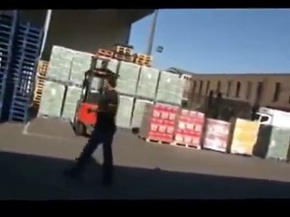 WASIM AKRAM PLAYING STREET CRICKET